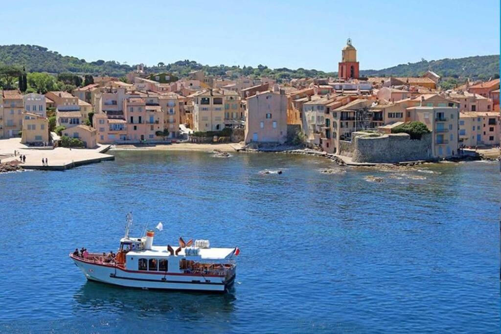 Апартаменты 2 Bedrooms, 15 Min Walk To Beach, Ac, Pool & Fiber Internet In A Quiet, Private Gated Domain 5kms To St Tropez Коголин